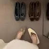 Zapatos de tacón grueso estilo retro de alta gama para la noche con un ambiente vintage, Zapatos de mujer para otoño e invierno, Adecuados para combinar con faldas, Zapatos de algodón estilo abuela con forro polar