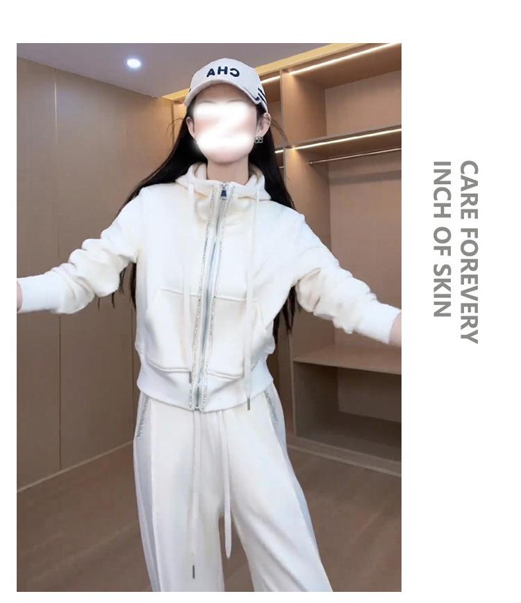 跨境淘货源分销2023秋冬季新款街头潮流减龄小个子爆款欧货网红款运动套装休闲运动气质休闲时尚流行新款秋装秋装女装时尚套装套装女装秋季套装女套装女女士运动服女装两件套套装卫衣套装休闲套装秋季套装女装时尚套装盐系休闲套装女装2023百搭设计感小众洋气欧货阿里国际站跨境采购Cross-border, shopping source, foreign trade, export, distribution 2023 fall, winter, new, street trend, explosive, European goods, network red, sportswear, leisure sports, temperament leisure, fashion popular, new autumn wear, autumn women's wear, fashion suit, women's wear, women's wear, women's wear, women's sportswear, women's two-piece, hoodie suit, casual suit, autumn suit, women's wear, Fashion suit salt department, casual suit women's dress, Ali International Station, cross-border procurement