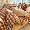 Juego de ropa de cama de terciopelo de leche engrosado de grado A para otoño e invierno, que incluye una funda de edredón de forro polar de coral y un juego de tres piezas de franela para estudiantes