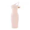 Vestido Sexy e Delicado de Uma Alça para Garota Popular 2026 Alta Elasticidade Zíper Lateral Cintura Franzida Ajustada ao Corpo Comprimento Médio