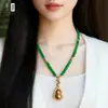 Collar Colgante Brújula de Ocho Tesoros Chapada en Oro Antiguo de Calcedonia Esmeralda Cadena de Suéter Estilo Antiguo Colgante para Cheongsam Dinastía Han con Cadena