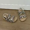 2026 Nuevo Estilo de Verano Zapatos de Princesa Coreanos de Suela Blanda para Usar Afuera, Zapatos Casuales, Sandalias Birkenstock de Velcro, Sandalias para Niñas, Modernos