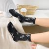 Calcetines de mujer en un pequeño montón, calcetines de seda brillante para niñas, calcetines de tubo estilo coreano con lazo estilo japonés fragante.
