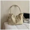 Bolso Cubo de Cuero Suave Relajado para Mujer 2026 Nuevo Estilo Casual de Gran Capacidad para el Trabajo Bolso de Hombro con un Toque de Lujo y Sencillez