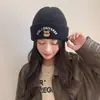 Gorro Bordado Estilo Coreano de Oso para Mujer, Gorro de Punto Versátil para Otoño e Invierno, Hace que la Cara se Vea Más Pequeña, Gorro Postparto para Pareja, Moderno