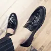 Novos Sapatos de Couro Coreanos Masculinos Bico Fino Tendência Casuais Masculinos Moda Padrão Crocodilo Slip-on Altura Interna Preto