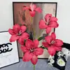 5 Lírios Pequenos Novos Lírios Auspiciosos 3D Decoração de Casamento Flor de Chão Adereços para Fotos Decoração de Casa Flores Artificiais