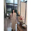 Novo Estilo Outono Inicial 2026 Vestido Preguiçoso e Elegante Tipo Manto com Design Falso de Duas Peças em Preto Sólido