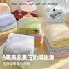Nuevo juego de sábanas de franela de leche a cuadros de grado A para bebé y maternidad 2026, con un diseño sencillo de color liso, funda de almohada antiestática y funda de edredón (conjunto de tres piezas)