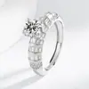 Transmisión en Vivo de Nuevo Anillo de Diamantes Completo de Zirconia Cúbica en Forma de T de Lujo para Mujeres, Anillo de Diamantes de Boda Europeo y Americano Transfronterizo, Anillo de Piedras Preciosas para Mujeres