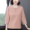 Roupas para Mãe 2026 nova camiseta bordada com mangas de três quartos, top casual estiloso e solto para meia-idade e idosos