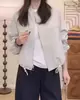 Jaqueta curta simples de gola alta estilo coreano para mulheres, novo modelo da primavera de 2026, corte solto, versátil, jaqueta que afina a silhueta para figuras baixinhas