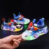 Tênis Infantis Cartoon com Luzes para Meninos para Primavera e Outono, Tênis de Corrida Luminous Confortáveis com Desenho de Carro Infantil, Modernos