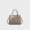Bolsas Femininas 2026 Nova Coleção Primavera e Verão Crossbody Couro Genuíno Bolsa Feminina Luxo Leve Bolsa Platina Grande Capacidade Bolsa para Mãe