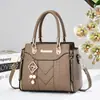 Bolsas femininas transfronteiriças novo modelo 2026, bolsa para mulheres de meia-idade, bolsa de ombro e transversal versátil e moderna, bolsa de alta qualidade