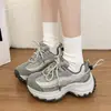 Zapatos de suela gruesa para aumentar la altura, estilo 'Little Monster Dad Shoes' para mujer, nuevos 2026, súper calientes, ligeros, cómodos, casuales, deportivos, para mujer