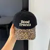 Boné de Beisebol Retro Americano com Estampa de Leopardo e Bordado de Letras para Mulheres, Faz o Rosto Parecer Menor, Aba Larga, Circunferência da Cabeça Grande, Topo Macio