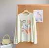 Camisa Protetora Solar Manga Longa com Estampa Fofa de Cenoura, com Top e Saia Finos, Transparentes de Liocel e Caimento Solto