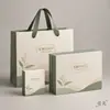 Bolsas de tela coloridas, bolsas de regalo y juegos de cajas de regalo: perfectos para regalar. Disponible en nuestra tienda insignia, ofreciendo diseños personalizados de alta gama y nuevos estilos para compras grupales