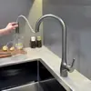 Torneira de Cozinha Extensível Cor Cinza-Arma de Cobre Puro para Uso Doméstico, Adequada para Pia e Lavagem de Louça, com Água Quente e Fria e Recursos Anti-Salpicos