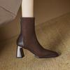 Botas Curtas de Salto Bloco Quadradas para Mulheres 2025 Novas Outono e Inverno Camurça Versátil Elásticas de Salto Alto Botas Elegantes Slim para Mulheres