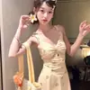 Vestido Thai Retrô Xadrez Floral de Comprimento Médio Vestido de Alça Estilo Francês Maiô Peça Única para Mulheres Estilo Estudantil Conservador Busto Pequeno Shorts de Boxe