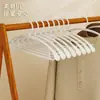 Percha Sin Marca Qiandaoxing Semi-redonda Engrosada de Hombro Ancho Percha para Ropa del Hogar Adulto Seca y Húmeda de Plástico Antideslizante Percha al por Mayor