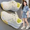 Tênis Casuais Respiráveis de Malha para Meninas 2026 Primavera/Verão Novo Fashionável Versátil Estilo 'Dad Shoes' para Crianças Maiores Tênis Esportivos
