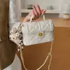 Bolsa Pequeña Cuadrada Acolchada con Cadena Estilo Nuevo 2026 Inspirada en Chanel Bolso de Mano de Moda Bolso Cruzado de Hombro para el Trabajo de Mujer