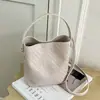 Bolso cruzado de estilo coreano para el día a día de gran capacidad, bolso de hombro y bandolera, nuevo bolso tipo cubo tejido minimalista 2026