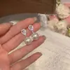 Pendientes de aguja de plata S925 con circonitas brillantes y exquisitas para mujer, ligeros, lujosos y elegantes, de alta gama, populares entre las celebridades de Internet, que combinan con todo.