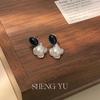 Corea del Sur Puerta Este Color de Contraste de Flor Pendientes de Perla Diseño Simple de Nicho Sentido Avanzado Único Joker Pendientes Dulces