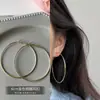 Aretes con un Toque Metálico como los de Zhao Lusi, Elegantes y Sencillos, Aretes de Lujo Ligero y de Gama Alta para Mujer