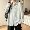 Camisa de seersucker a rayas estilo americano para hombre, camisa de manga larga otoño corte limpio, chaqueta vintage holgada, en stock