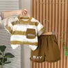 Conjunto de Verão para Meninos Nova Moda Bebê Verão Crianças Listrado Fino Bolso Tridimensional Manga Curta Conjunto de Duas Peças