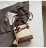 Bolsas para Mujer Estilo Nuevo 2026 Bolso Cubo Más Vendido Otoño e Invierno Bolso Cruzado de Nicho Bolso de Mano Pequeño de Alta Gama Oficina Moderno