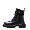 Populares botas femininas estilo Martin 2023 novas botas de outono e inverno com pelúcia e sola grossa para pessoas baixinhas, estilo britânico, botas de tornozelo para motociclista que aumentam a altura