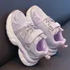 Tênis casuais para meninas, nova coleção outono 2026, sola macia, antiderrapante, com tiras de velcro, adornos de strass da moda, design doce e versátil, respirável