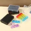Organizador de Pílulas de Sete Dias em Três Seções Portátil para Viagem à Prova de Umidade Caixa de Armazenamento de Pílulas com Múltiplos Compartimentos Multicor Venda por Atacado em Estoque