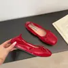 Zapatos slip-on 2026 planos simples estilo nuevo punta cuadrada perezosa versión coreana zapatos bajos con lazo primavera y otoño suela blanda