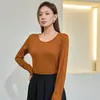 Nueva colección de otoño e invierno: Top base de manga larga para mujer, ligero, suave y de corte ajustado, con cuello redondo, hecho de un material tipo cachemira sintética, que ofrece calidez y una silueta minimalista y estilizada.