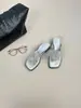 Primer Encuentro con las Chanclas de Cuña con Tira de Dedo y Pirotecnia de Pedrería de Suela Gruesa, Estilo Vacacional, Chanclas de Tira de Dedo Cuadradas de Lujo Ligero