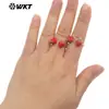 Wt-Rf009 Nuevo Anillo Abierto de Latón con Diseño de Fresa de Doble Cabeza Exportación Venta Caliente Joyería Diaria para Niñas