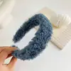Diadema de pelo de lana de cordero ancha de otoño e invierno personalizada color caramelo diadema de terciopelo Teddy accesorios para el pelo para cara simple mujeres Venta al por mayor