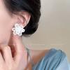 Pendientes de flores de colores primaverales con estilo vacacional costero, diseño de nicho con un toque de simpleza y moda.