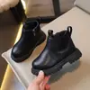 Botas para niños, populares de otoño e invierno, color sólido, simples, versátiles, botas estilo Martin, exportación, botas de cuero individuales de venta caliente, botas ligeras y cómodas