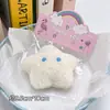 Pequeños regalos de fiesta empaquetados individualmente, lindos colgantes de peluche, muñecos de dibujos animados, muñecos para lanzar en bodas, recuerdos de fiesta y decoraciones colgantes