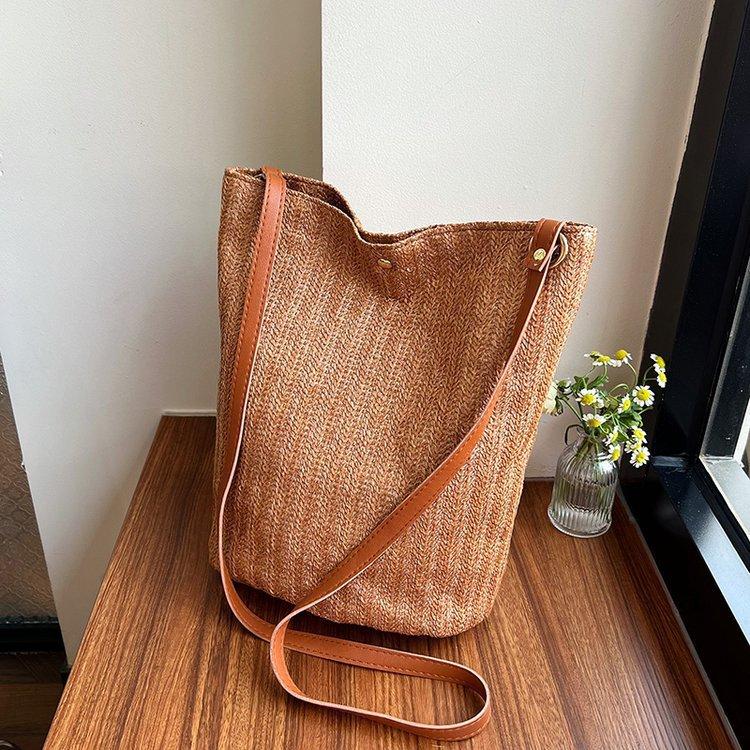 编织包女包新款潮2024夏草编简约百搭小清新水桶包个性单肩斜