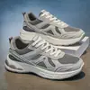 Zapatos de Padre Retro Gruesos de Suela Trendy para Hombre 2026 Otoño Nuevo Estilo Gris Ligeros que Aumentan la Altura Versátiles Zapatos Trendy Zapatos Deportivos