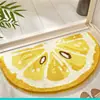 Tapete de banheiro criativo com tema de frutas, absorvente e macio, com textura de cashmere sintético, adequado para banheiro ou entrada de vaso sanitário, e pode ser usado como um tapete decorativo em apartamentos alugados